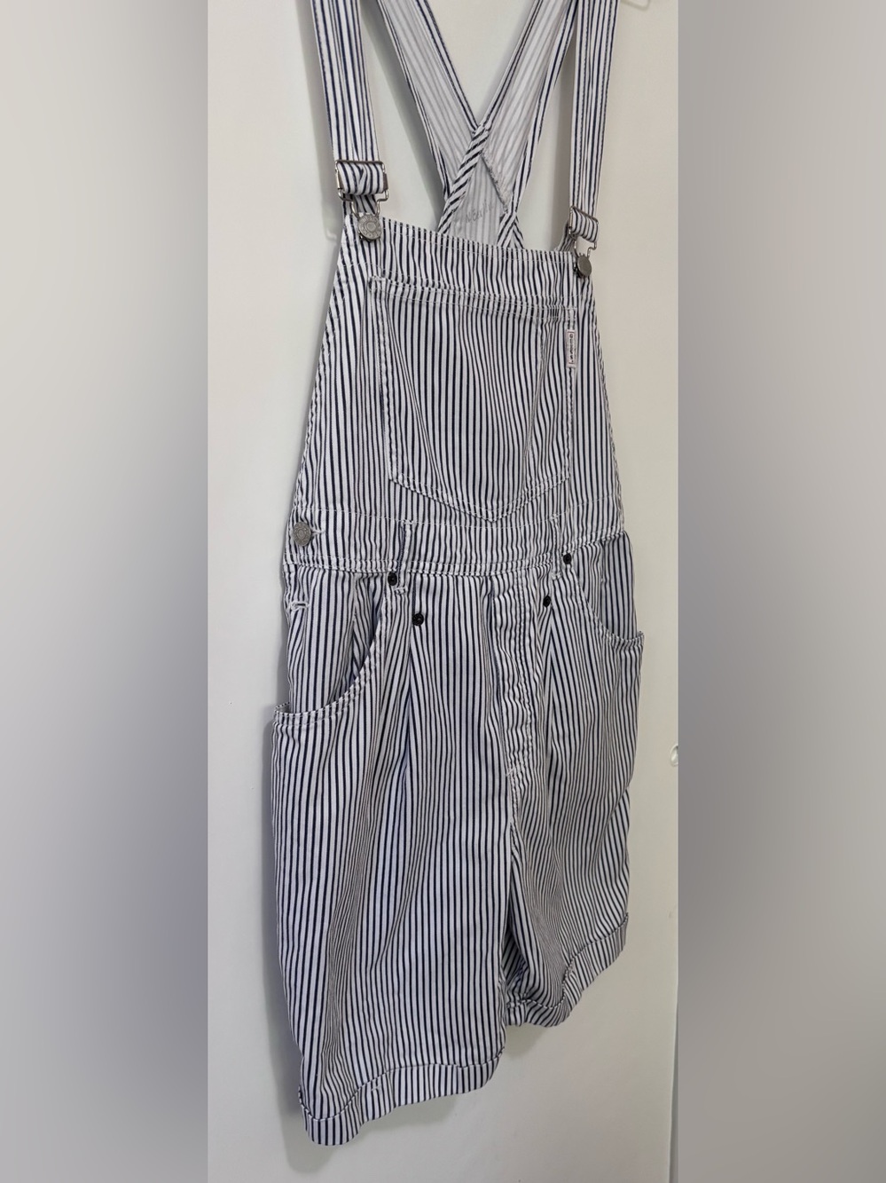 Guess| 1988 Vintage Navy & White Pinstriped Denim Overalls Cuffed Shorts Sz 4 - Picture 5 of 10